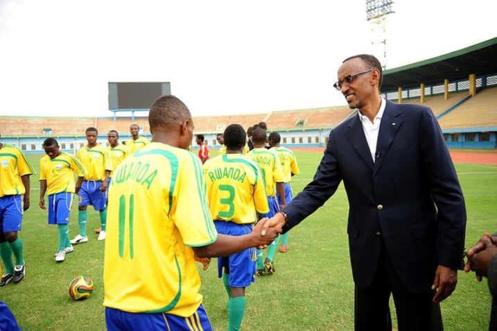 Perezida Kagame akurikiranira hafi ruhago nyarwanda