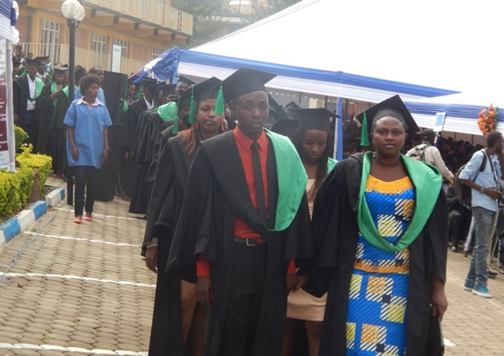 Abasoje amasomo bakora akarasisi.
