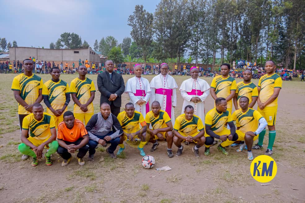 Habayeho ubusabane hagati y'Urubyiruko n'abayobozi ba Kiliziya binyuze mu mikino itandukanye