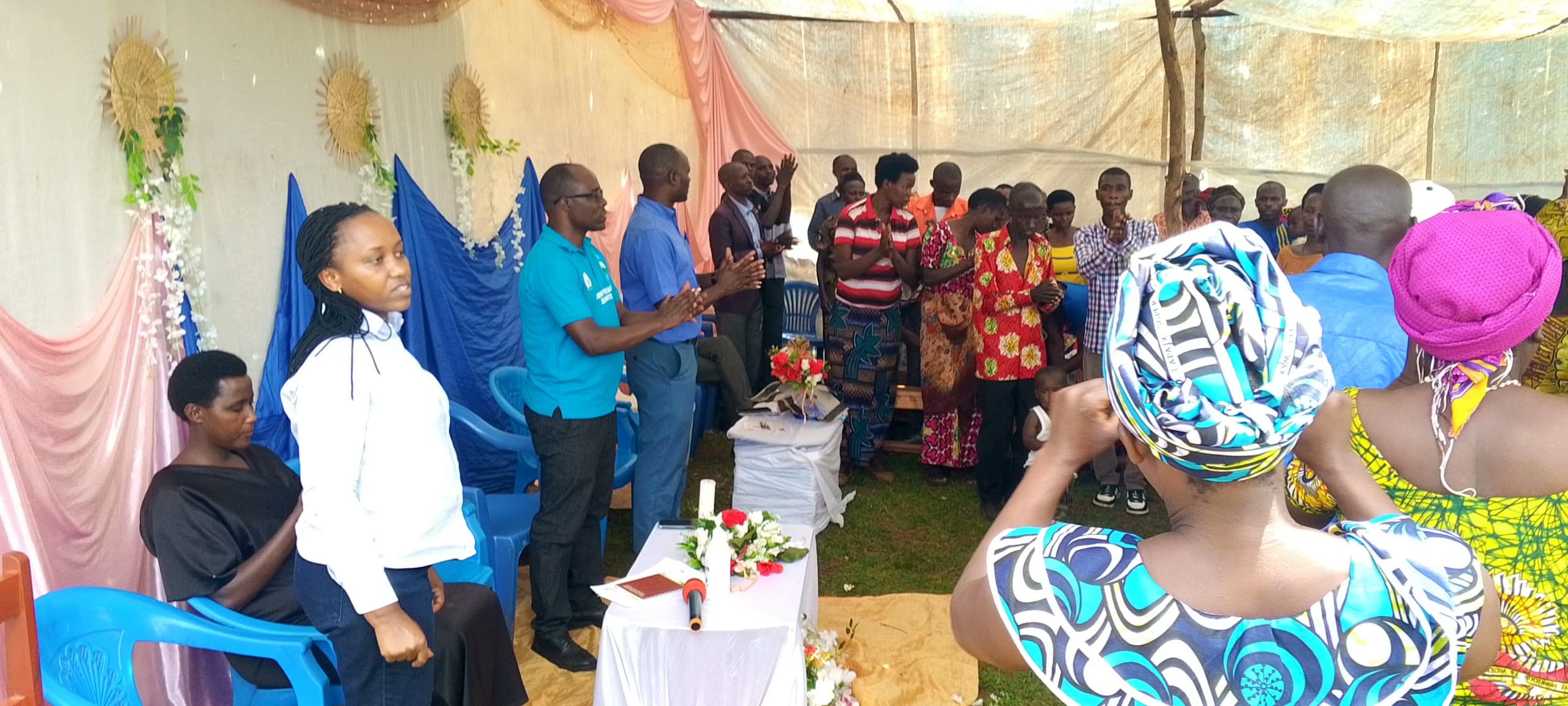 Hamwe na UCP abagabo, abagore, abasore n'inkumi bari gukira ibikomere
