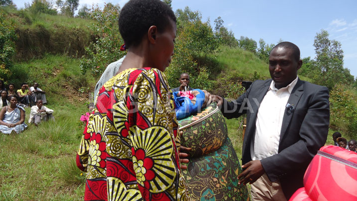 Banaremeye bamwe mu bacitse ku icumu rya Jenoside batishoboye.