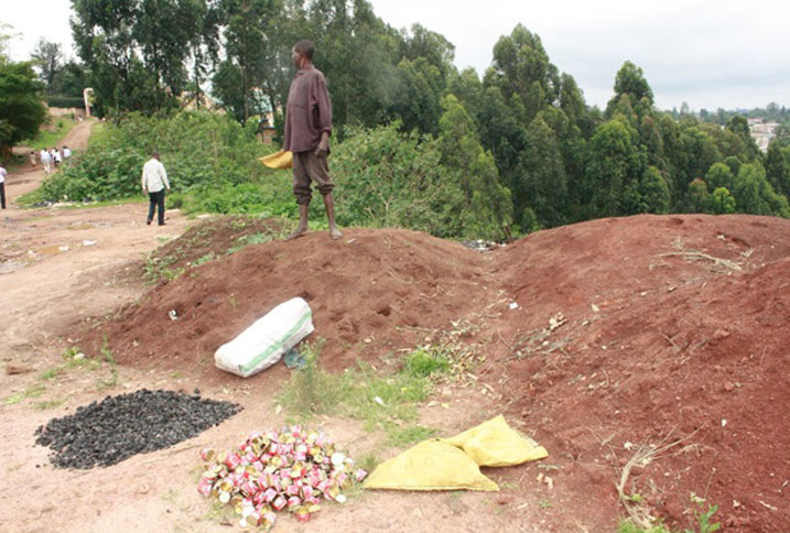 Hari abajya mu myanda gutoragura ibyuma byo kugurisha bizwi ku izina ry'Injyamani.