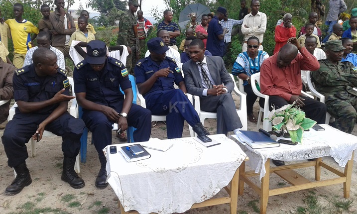 Hari abayobozi banyuranye b'inzego z'umutekano.