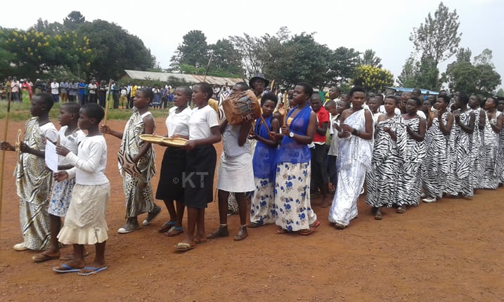 Hari amatorero anyuranye agizwe n'urubyiruko