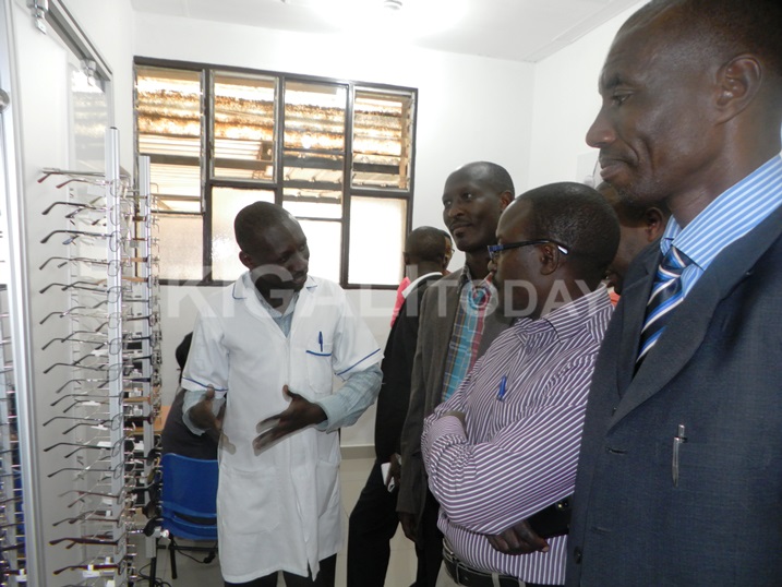 Hari gahunda yo kuzashinga uruganda rukora indorerwamo zo kubona mu Rwanda.