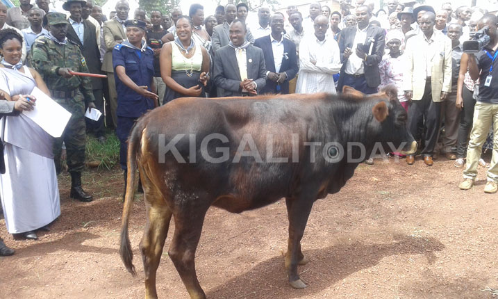 Muri uwo muhango banatanze inka 10 ku barokotse Jenoside batishoboye.