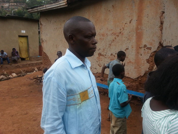 Umunyamabanga nshingwabikorwa w'Umurenge wa Kigali akangurira abaturage gutanga amakuru y'ahantu bakeka ko habamo imibiri y'abazize jenoside.