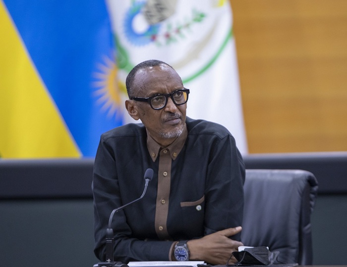 Perezida Kagame ubwo yakiraga indahiro ya Minisitiri w'Umutekano 