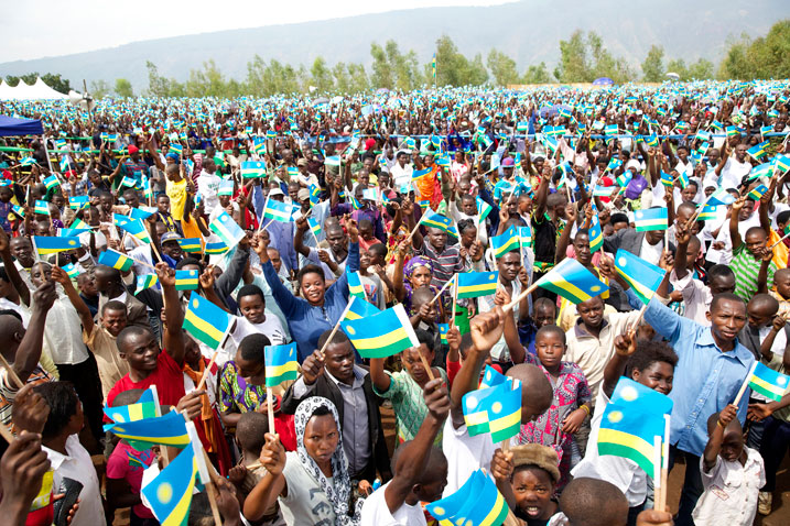 Perezida Kagame yijeje abaturage ko ibibazo by'imihanda n'amazi bafite bizakemurwa kuko biri muri gahunda za Leta kubyegereza abaturage. 