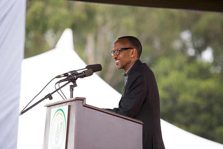 Perezida Kagame yabwiye umuryango wa Kaminuza y'u Rwanda/Ishami rya Huye ko ubumenyi budahindura ubuzima bwaba ubwa nyira bwo cyangwa ubw'abandi ntacyo buba bumaze. 