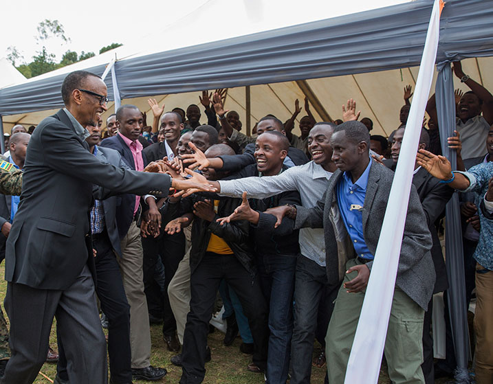Perezida Kagame avuga ko ubuziranenge bw'ubumenyi abanyeshuri bahabwa ndetse n'uko babikoresha mu guhindura imibereho bikwiye kwitabwaho. 