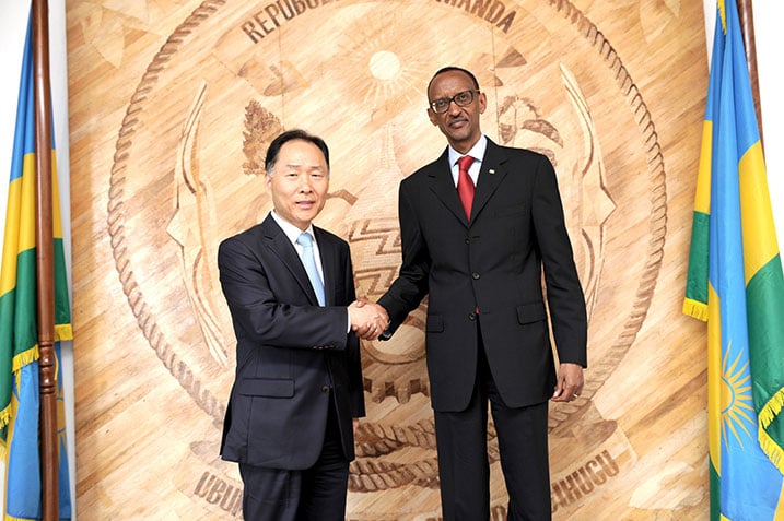 Ambasaderi Hwang Soon-Taik yashimiye Perezida Kagame ko avuye mu gihugu kimeze nko mu ijuru.
