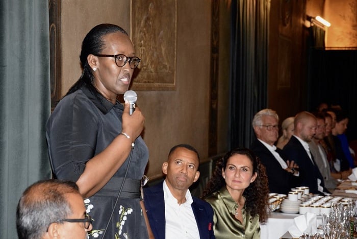 Madamu Jeannette Kagame aganira n