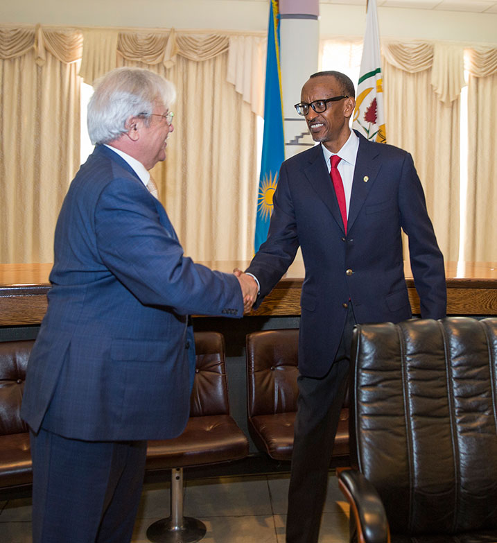Perezida Kagame n'umuyobozi nshingwabikorwa wa UN-Habitat, Joan Clos bemeranyijwe ku kurwanya imiturire y'akajagari.