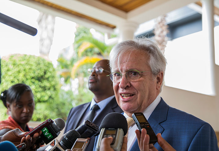 Joan Clos atanga inama ko ahantu habanza gushyirwa ibikorwa remezo mbere yo guturwa.