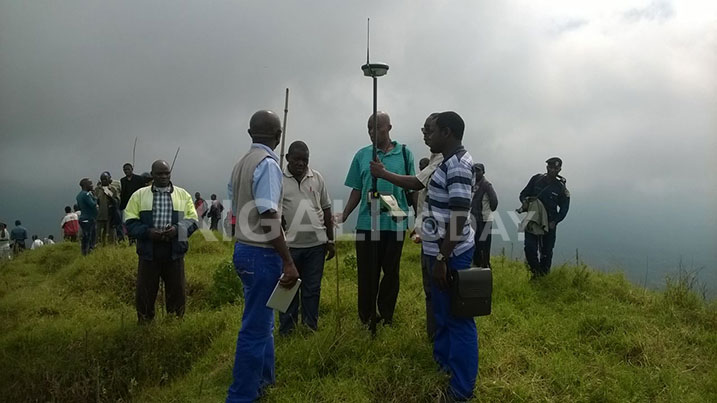 Impuguke zagiye gushaka aho imbago ziri ngo hamenyekane nyir'agasozi bivugwa ko ari ak'u Rwanda ingabo za RDC zigaruriye.