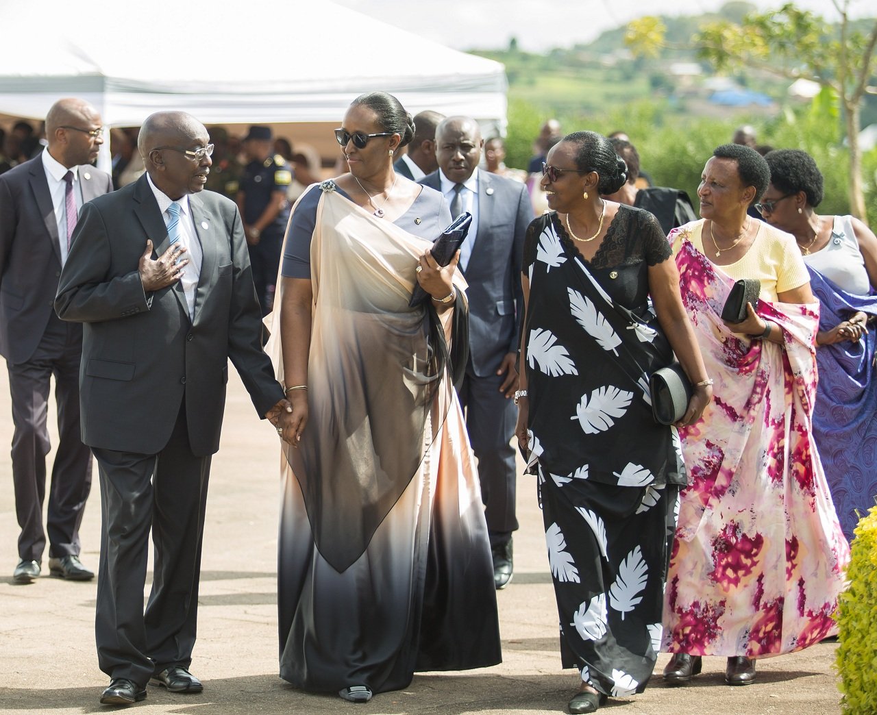 Madame Jeannette Kagame hamwe na bamwe mu bagize umuryango w'umwamikazi Rosalie Gicanda 
