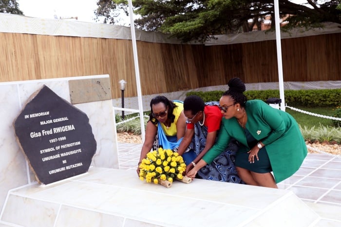 Perezida Kagame yifatanyije n'Abanyarwanda kwizihiza Umunsi w'Intwari  (Amafoto) - Kigali Today
