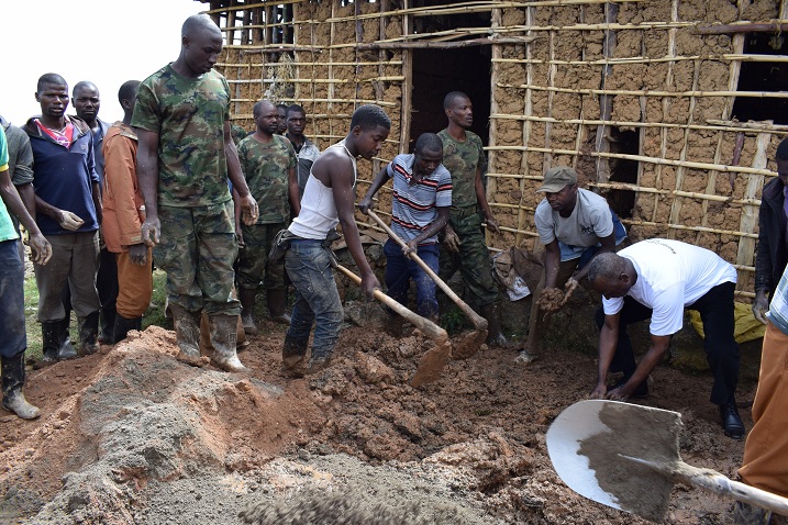 Hitabazwa umuganda kugira ngo abaturage bubakirwe