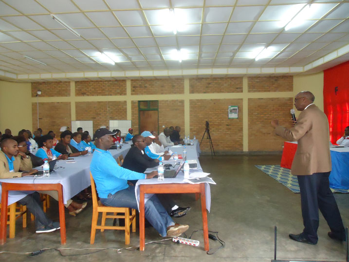 Hon Ezechias Rwabuhihi atanga ikiganiro ki miterere, imikorere n