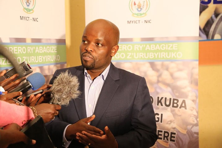 Minisitiri Nsengimana yabasabye guhaguruka bakarwana urugamba rwo kurwanya ubushomeri bugaragara mu rubyiruko.