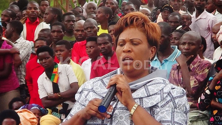 Hon. Mukanyabyenda asaba abaturage kudapfa guhubukira icyo ari cyo cyose umuyobozi ababwiye.