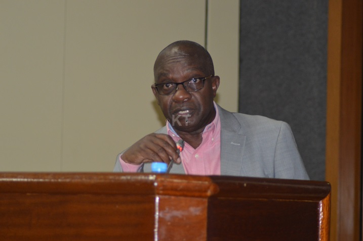 Hon. Byabarumwanzi Francois aganirira urubyiruko.