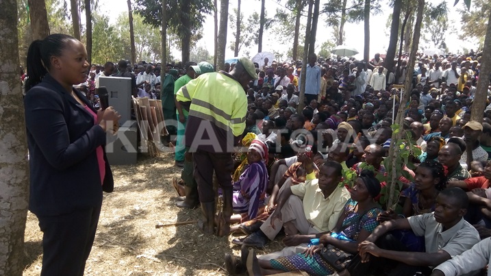 Hon. Uwimanimpaye yijeje abaturage ko ibyifuzo bya bo bizahabwa agaciro.
