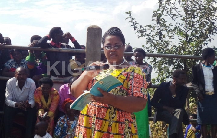 Hon Mureshankwano yabanje gusomera abaturage zimwe mu ngingpo zigize itegeko nshinga harimo n'iy'101 yifuzwa kuvugururwa.