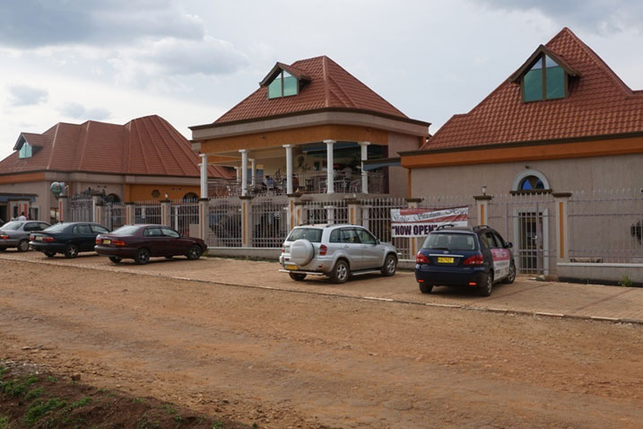 Iyi ni Hotel Gallilleo iherereye iruhande rwa Stade Huye mu murenge wa Ngoma. Na yo iri mu bigaragaza ubwiza bwa Huye.