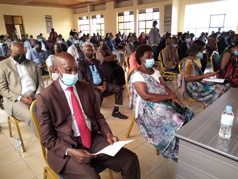 Abitabiriye kurahira kwa Komite Nyobozi y'Akarere ka Huye