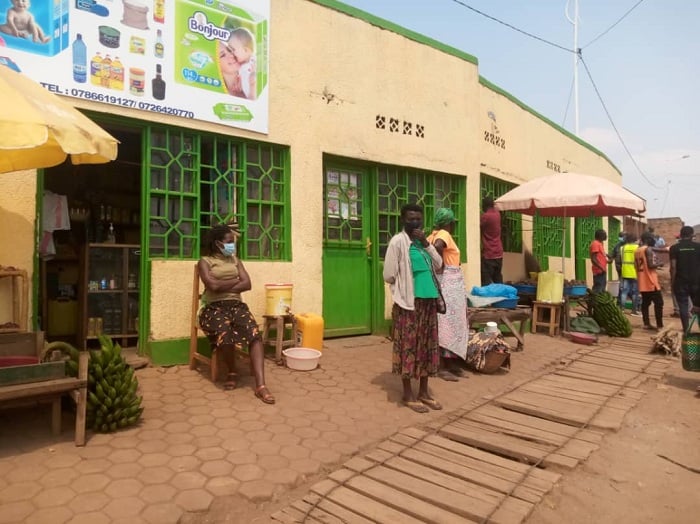I Tumba hafunguye abacuruza ibiribwa, na bo 50%