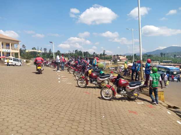 Abamotari muri Huye na bo bazindutse. Batwaraga abagenzi bakurikije abaje mbere