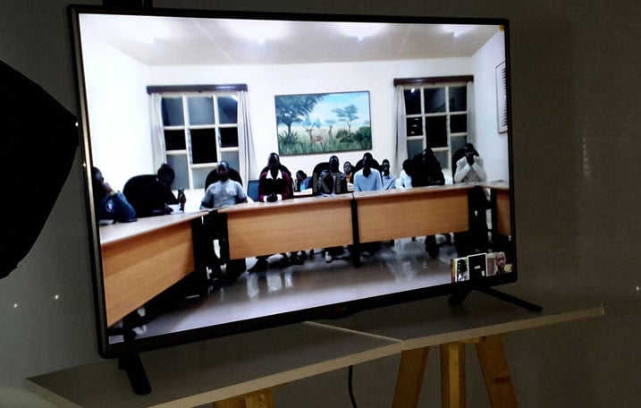 I Huye Urubyiruko rwakurikiye ibiganiro imbonankubone rukoresheje ikoranabuhanga.