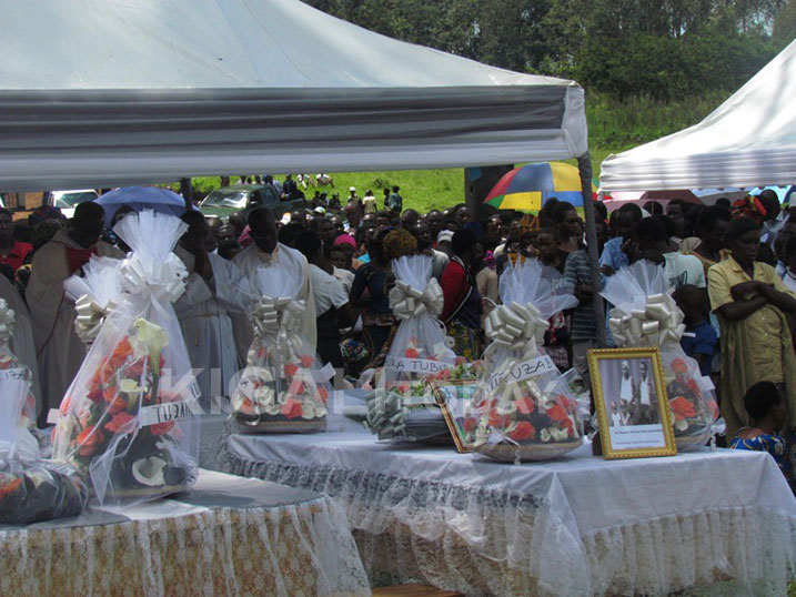 I Kinazi bashyinguye mu cyubahiro abagera kuri 98 bishwe muri Jenoside yakorewe Abatutsi.