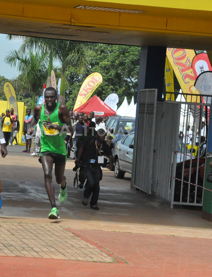 Peris Jerotich , umunya Kenya wanikiye abandi muri 42kms