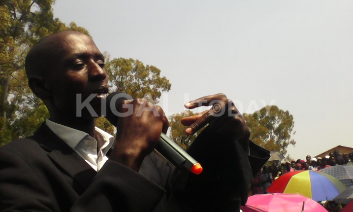 Ibanje Chance Bertin avuga ko abanyarwanda badakwiye kugendera ku marangamutima bafitiye Perezida Paul Kagame ngo bahindure itegekonshinga kuko batazi uko uzayobora u Rwanda nyuma ye azaba ameze.