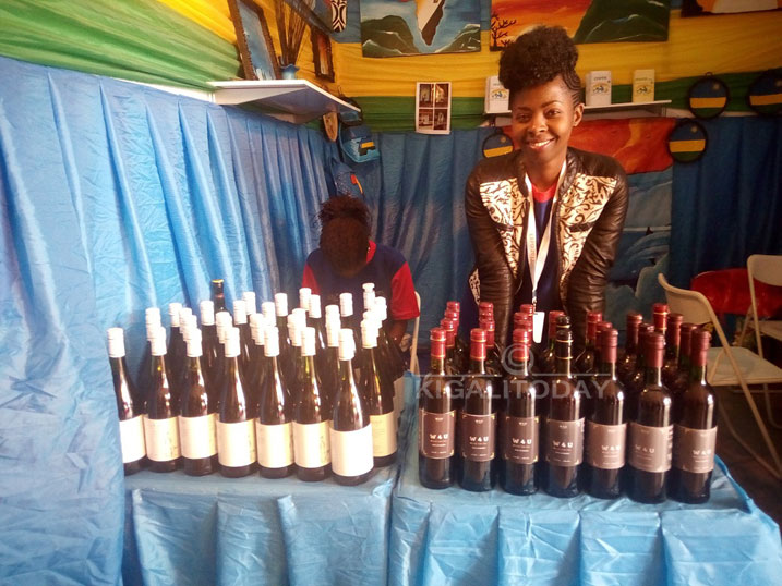 Uwamariya Assumpta w'i Rubavu ukora akanacuruza divayi