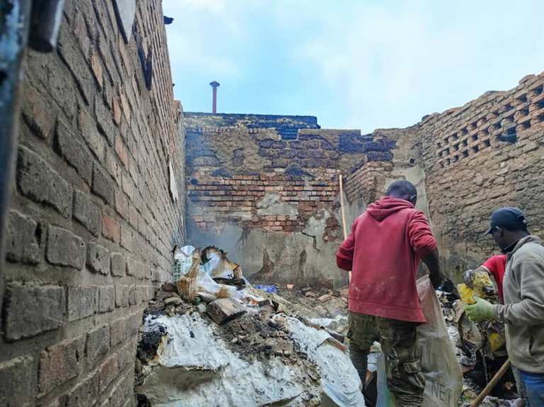 Ibicuruzwa byari muri depo byahiye birakongoka