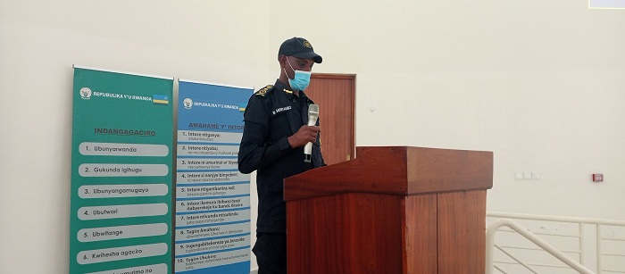 Mu batanze ibiganiro harimo na CP Bruce Munyambo kuri gahunda y'uburyo Polisi y'igihugu ibona gahunda yo guca ubuzererezi n'ibikwiye kwitabwaho