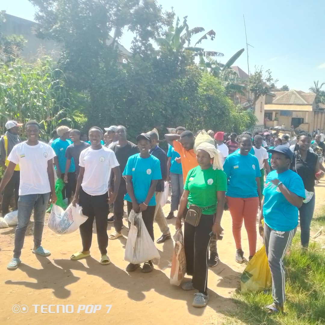 Mu Karere ka Muhanga nabo batangiye kubaka inzu z'abatishoboye