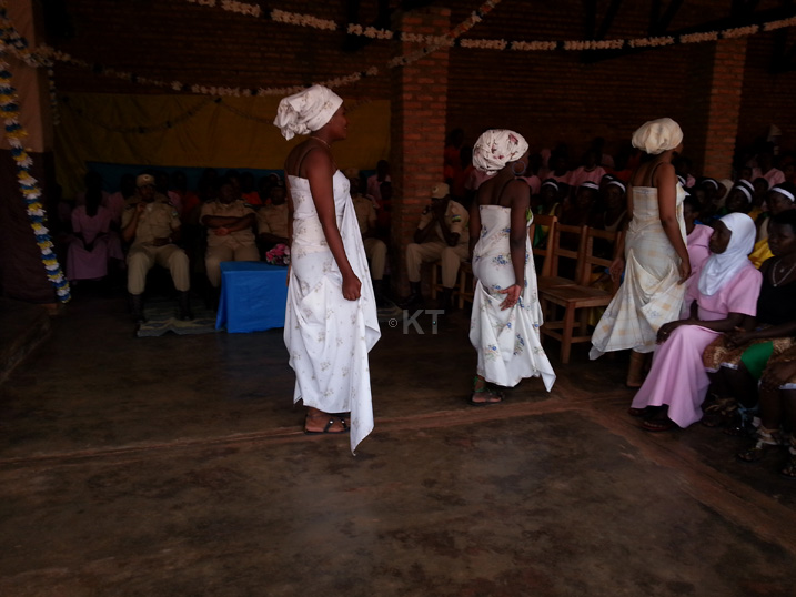 Ibikorwa nk'ibi by'udukino no kwibumbira mu matorero y'umuco ngo bibafasha kwirinda kwigunga no kubohoka bakavuga ibibabaje bakavurana ibikomre