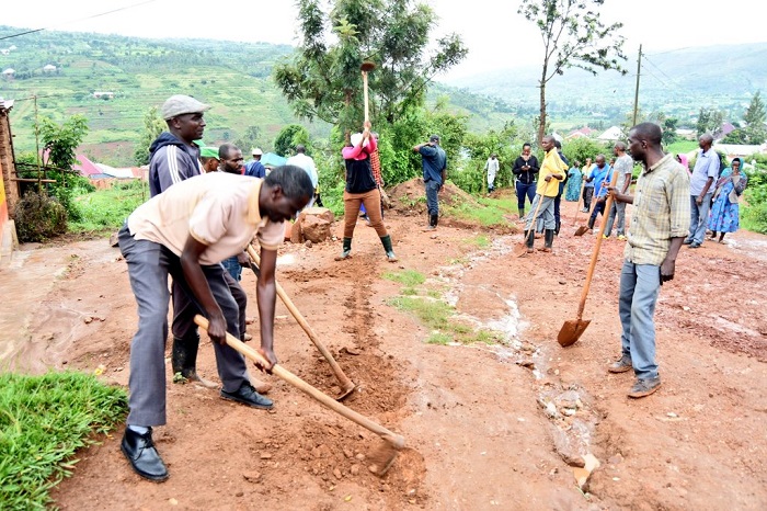 Basibye ibinogo byo mu muhanda