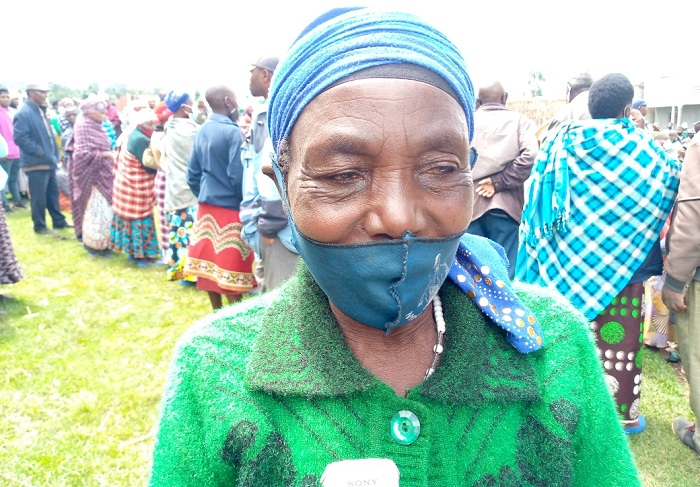 Nyiramacumu Daphrosa ni umwe mu bishimiye guhabwa ubwasisi bukomoka ku musaruro w'ibireti