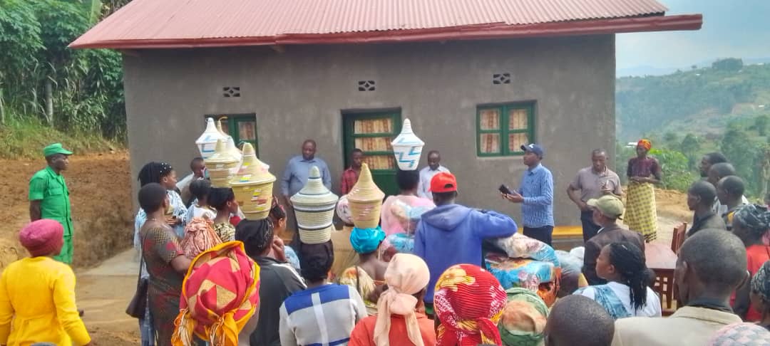 Biba ari ibirori iyo batashye inzu bubakiye utishoboye