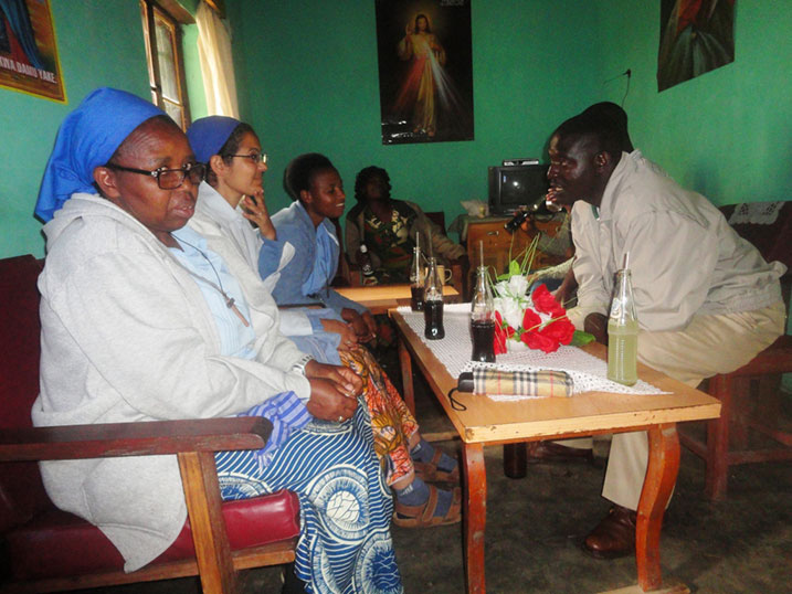 Ibirori byo kwerekana umugeni iwabo wa Bikorimana byanitabiriwe n'abihaye Imana.