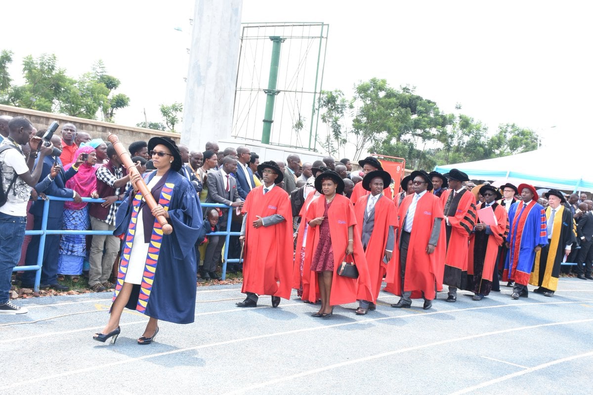 Ibirori byabimburiwe n'akarasisi k'abarezi n'abanyeshuri