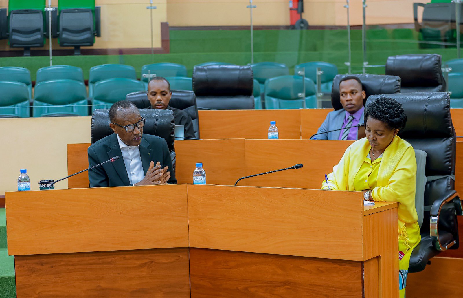 Abasenateri basabye ubuyobozi kwita ku batuye mu birwa