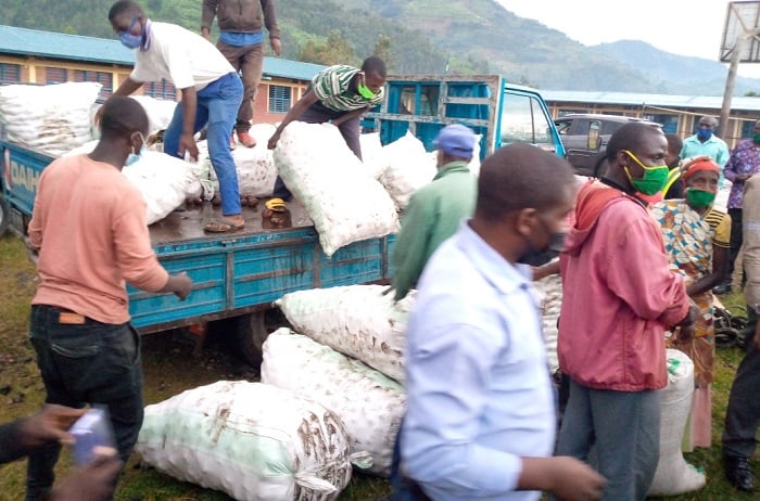 Ibiribwa byashyikirijwe imiryango yakuwe mu byayo n