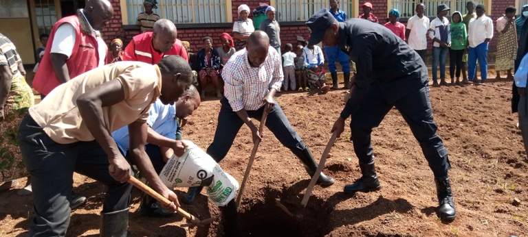 Abayobozi beretse abaturage uko ibiti by'imbuto biterwa